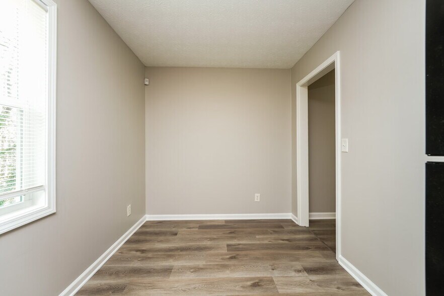 Building Photo - 2704 Laurel View Dr