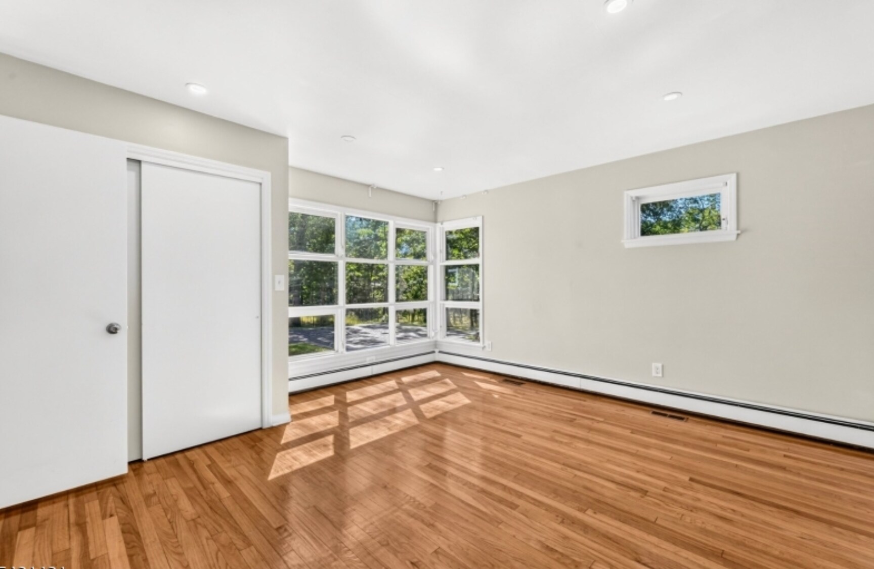 Building Photo - 879 Vosseller Ave