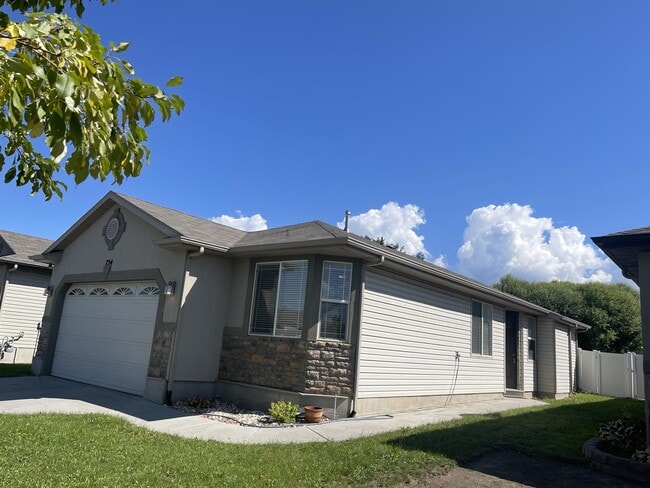 Building Photo - 754 N Bradford Dr