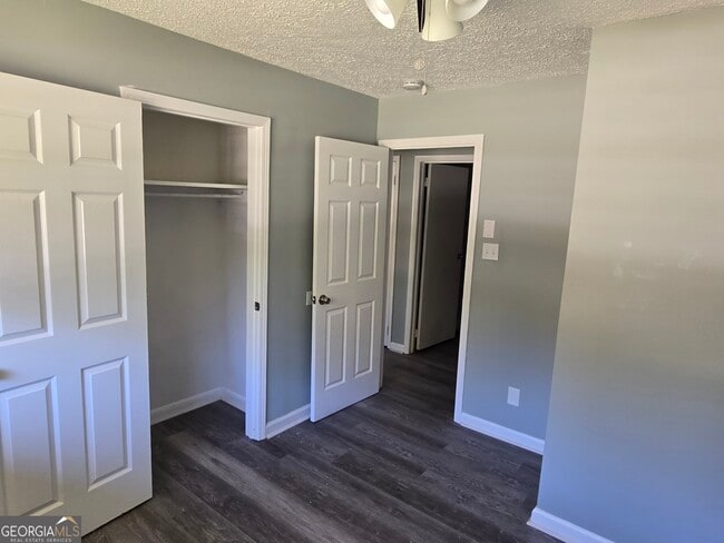 Building Photo - 6642 Wolf River Dr