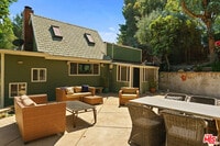 Building Photo - 2026 Topanga Skyline Dr