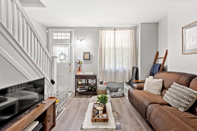 Building Photo - Sensational 2 bedroom home in Beechview available May 1!