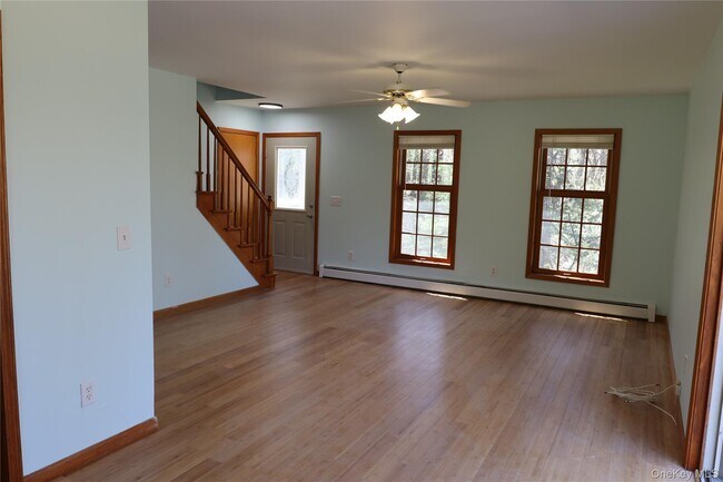 Building Photo - 45 Laurel Hollow Rd