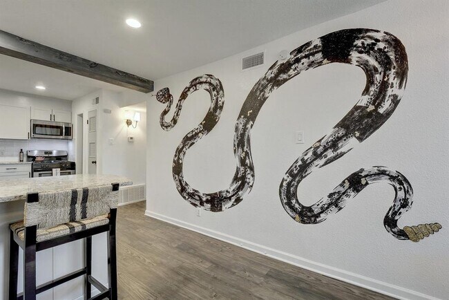 Building Photo - 1202 Newning Ave