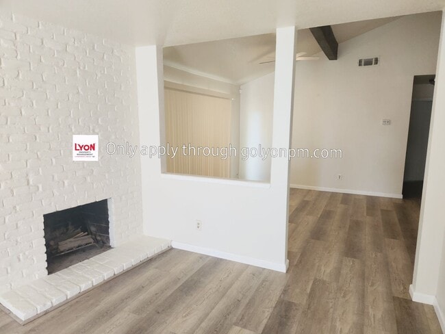 Building Photo - Renovated Halfplex! - Available Now!!
