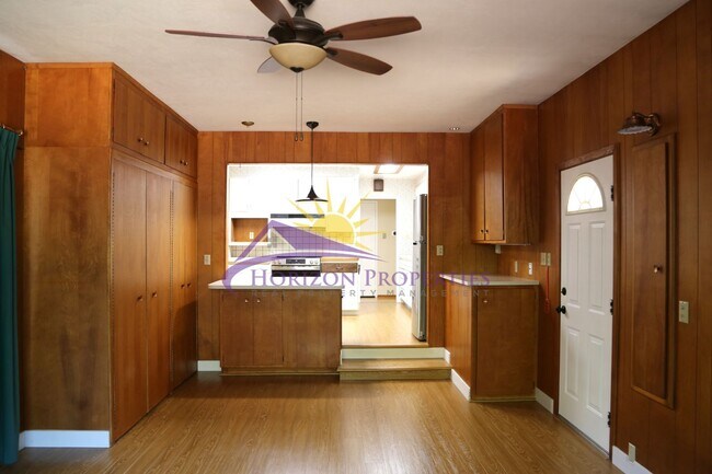 Building Photo - Unique 3 Bed 2 Bath + 2 bonus rooms 1,639 ...