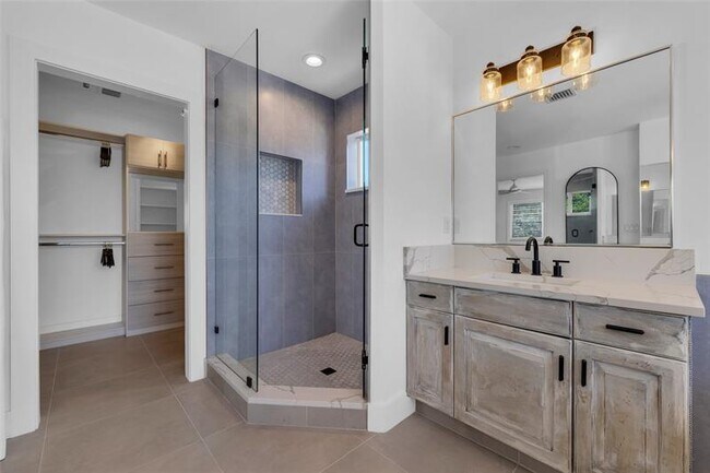 Building Photo - 4601 Bougainvilla Dr