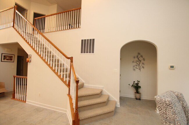 Building Photo - Spacious and modern single family home, lo...