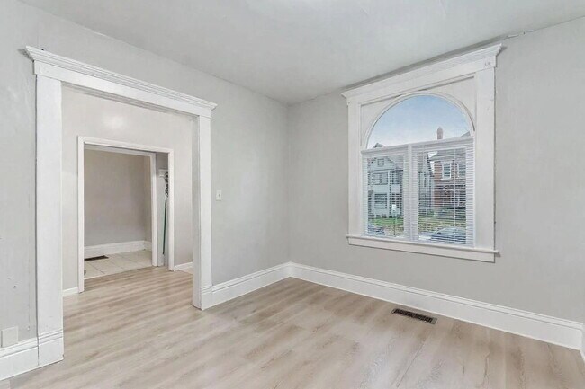 Building Photo - 196 W 8th Ave