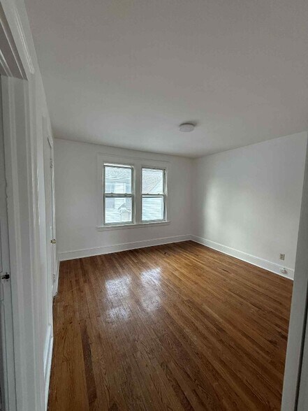 Building Photo - 252 Sheffield Ave