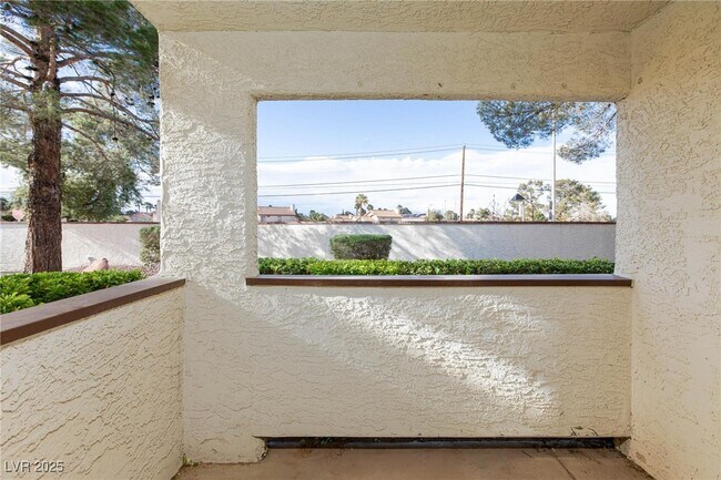 Building Photo - 6623 W Tropicana Ave
