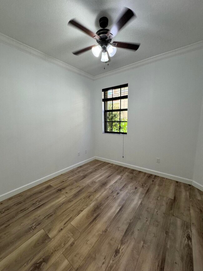 Building Photo - 10384 Wellington Parc Dr