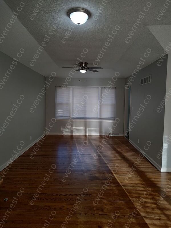 Building Photo - 916 Dorton Ln