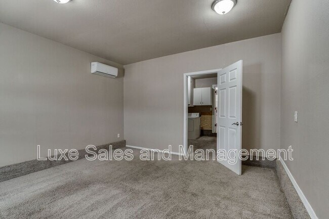 Building Photo - 3005 SW 52nd Pl