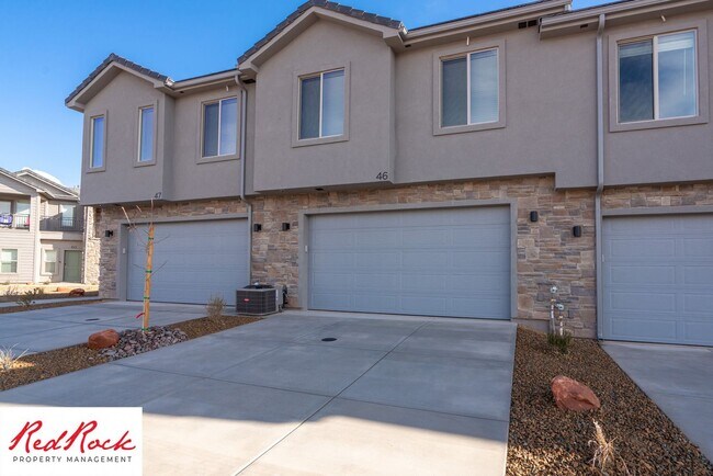 Building Photo - Stunning Spacious 3 Bedroom Unit