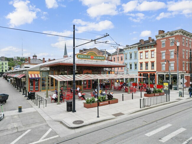 Building Photo - 122 W Elder St