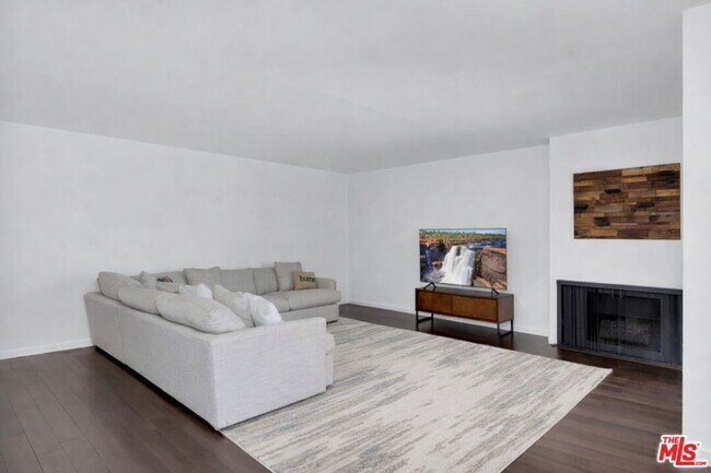 Building Photo - 5845 Doverwood Dr