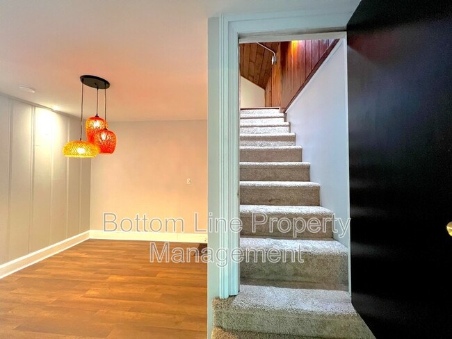 Building Photo - 613 Charlotte Ave