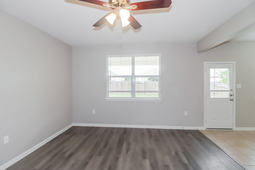 Building Photo - 400 Captain Grumbles Dr