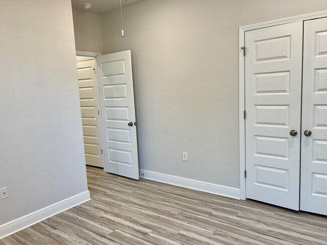 Building Photo - 492 Vermilion Cir