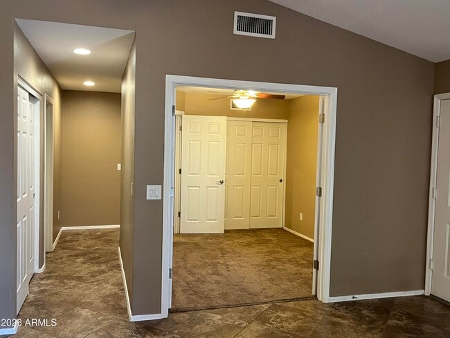 Building Photo - 3921 E Graythorn St