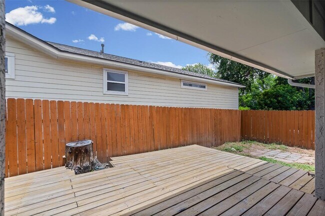 Building Photo - 1504 Bridgeway Dr