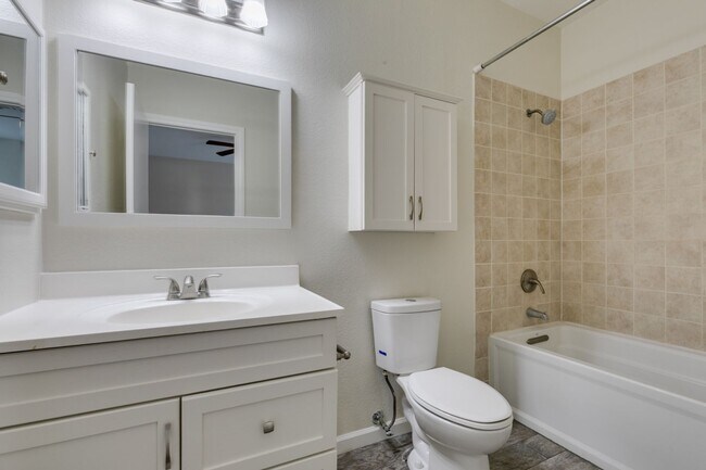 Building Photo - Beautifully updated 3-bedroom home offerin...