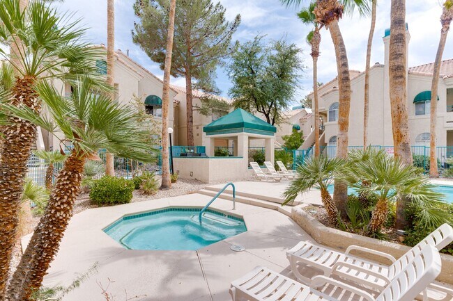 Building Photo - Spacious and Stylish Green Valley First-Floor Unit!!