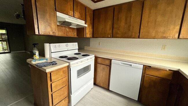 Building Photo - 4Plex 2bed x 1.5bath unit in Seattle, minutes away from major highways.