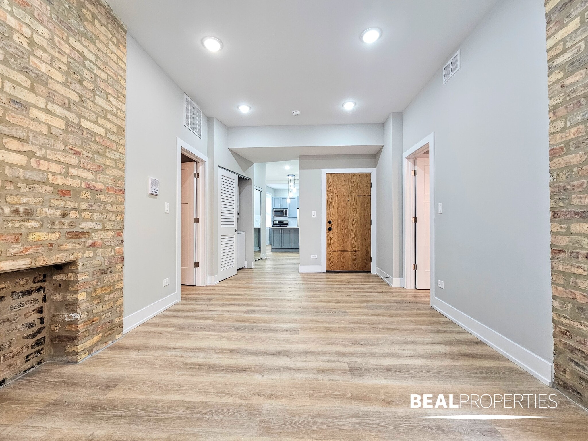 Building Photo - 428 W Belden Ave