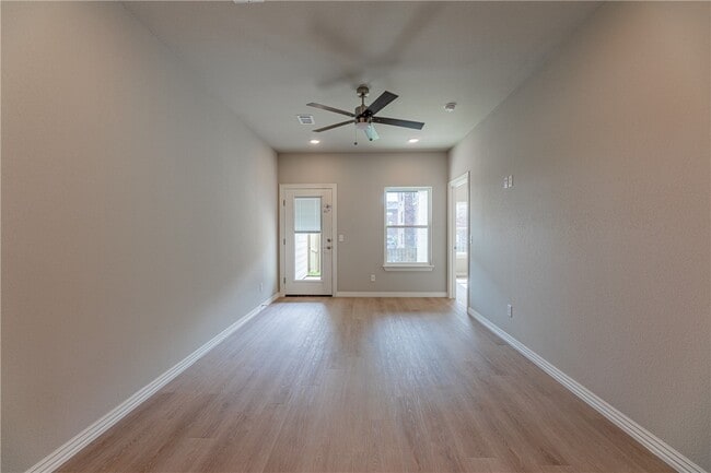 Building Photo - 1301 SW Poigai Wy