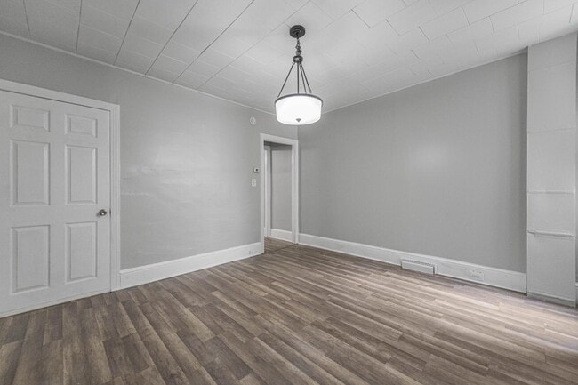 Building Photo - 9 E Basin St