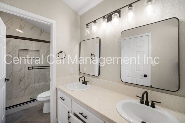 Building Photo - 3 Bedroom/2 Bath Home in Tyner Ranch - $2395 per month!