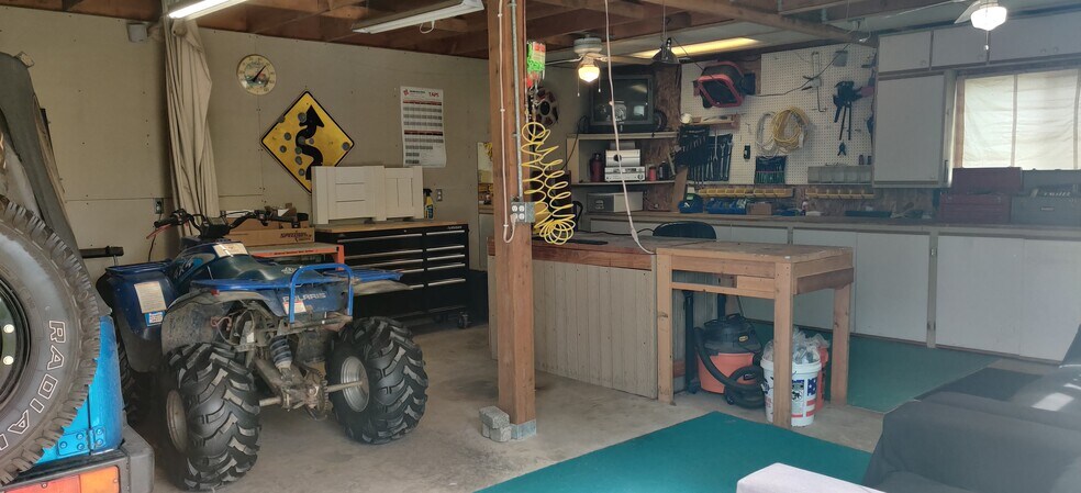 Building Photo - 822 CC St