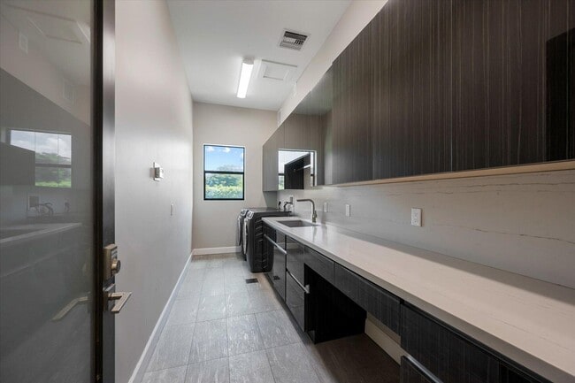 Building Photo - 15450 Estancia Ln