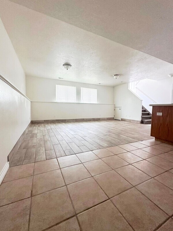 Building Photo - 1675 W 100 N