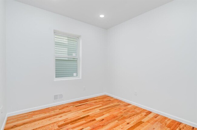 Building Photo - 85 Myrtle Ave