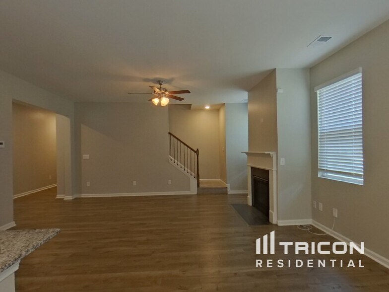 Building Photo - 864 Bentley Dr