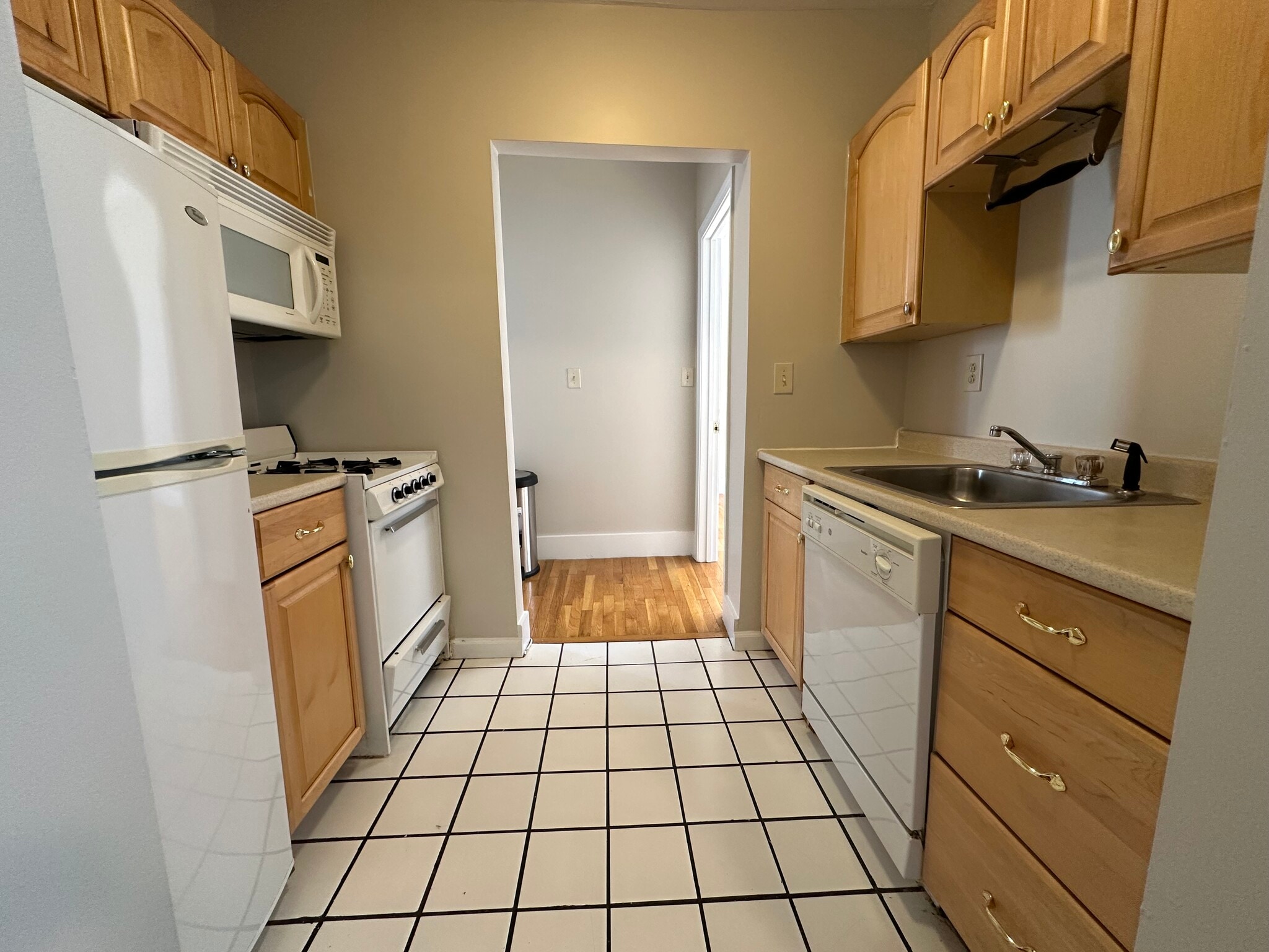 Building Photo - 54 Burbank St