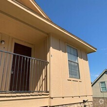 Building Photo - 504 Kings Way Dr