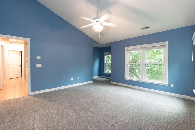 Building Photo - 8 Woodcliff Cir