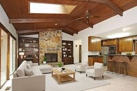 Building Photo - One-Level Living in Gated Lake Monticello