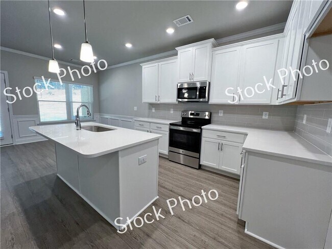 Building Photo - 5686 Rockfern Dr