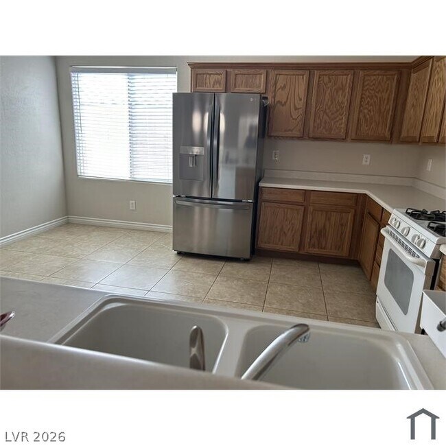 Building Photo - 2660 Lochleven Way