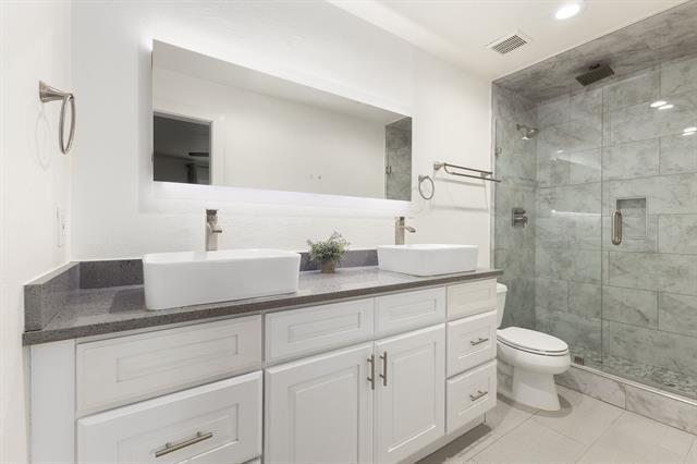 Building Photo - 15751 Mapleview Cir