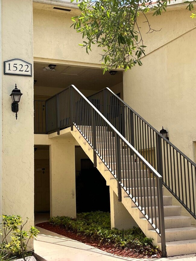 Building Photo - 1522 Lake Crystal Dr