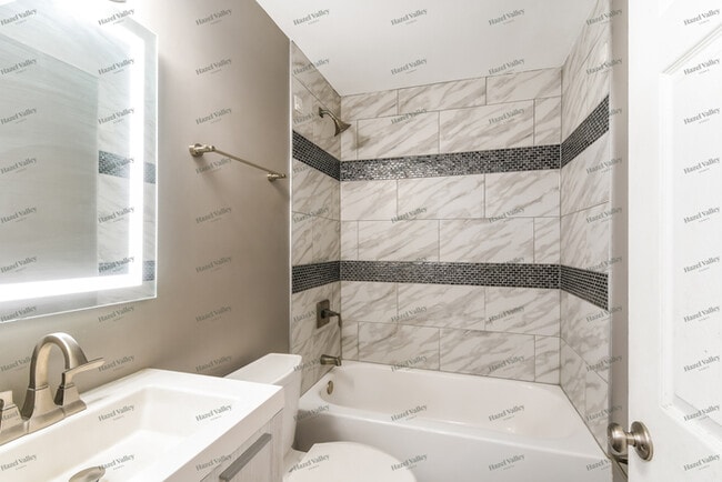 Building Photo - 2796 Dawnview Dr