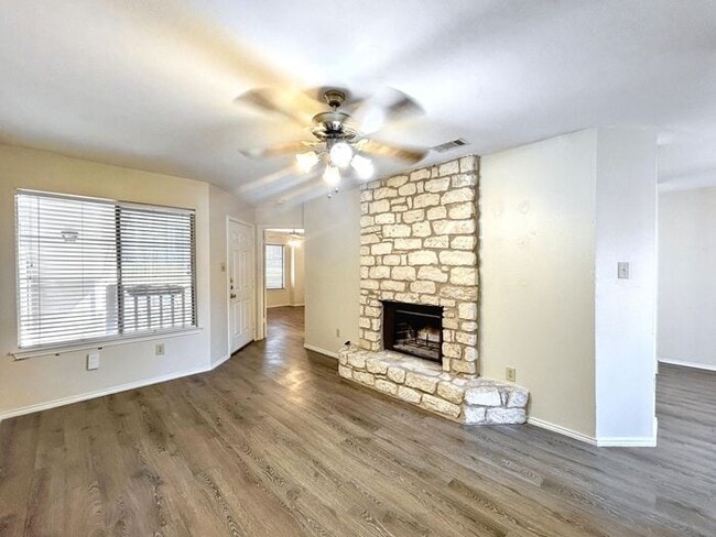 Building Photo - Charming 2-Bedroom Condo with Modern Ameni...