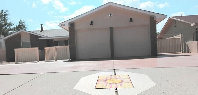 Building Photo - Heritage Hills Four Bedroom