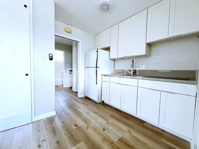 Building Photo - 816 Birch St